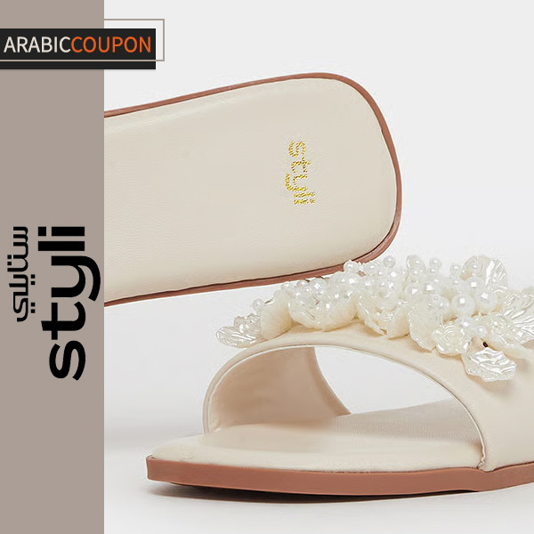 Beige Styli slippers with pearls reveals the softness and luxury of the sea