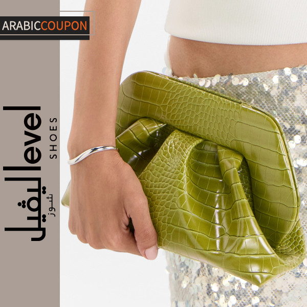 Themoir Tia Green Clutch