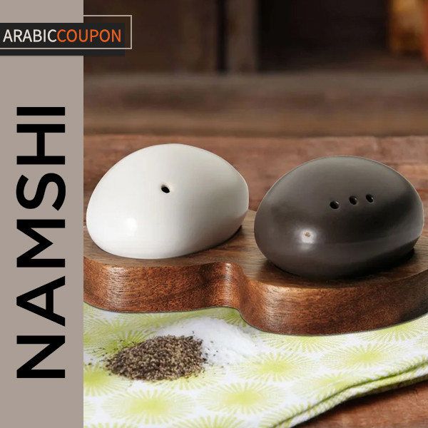 Salt and pepper set with stone design Salt and pepper set with stone design