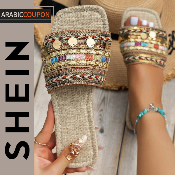 Embroidered slippers with multi-colored tassels