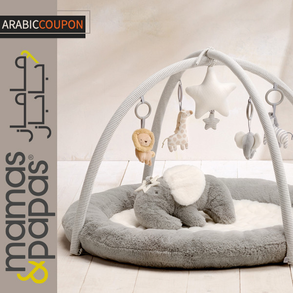 بساط لعب مع مجموعة ألعاب