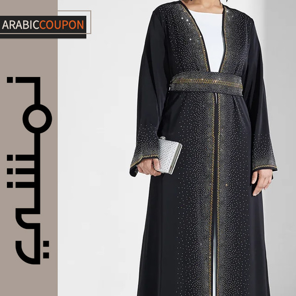 عباية سوداء مرصعة بأحجار الراين اللامعة