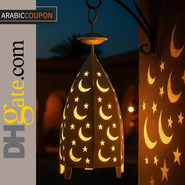 فانوس رمضان منقوش بشكل القمر والنجوم