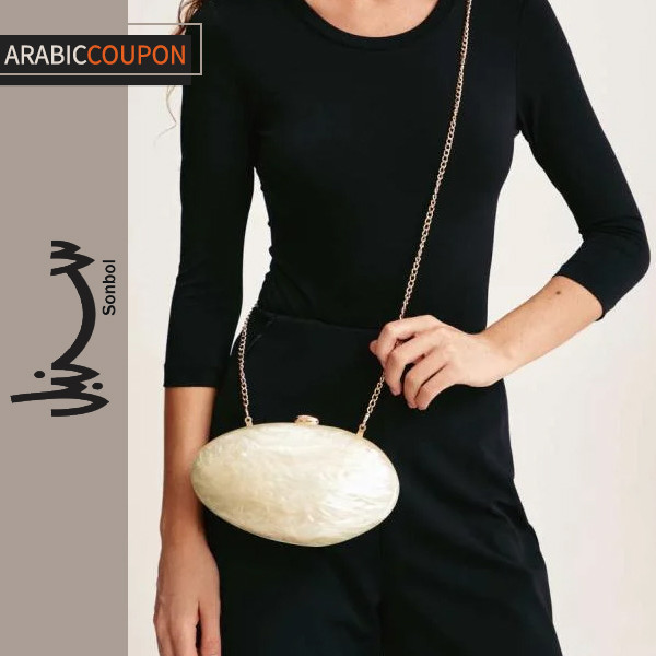 شنطة سنبل بشكل صدفة لإطلالة الربيع والصيف