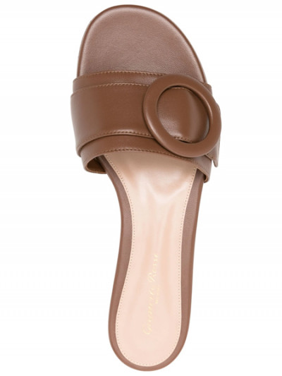 81% off on the last pair of Gianvito Rossi brown high-end slippers, plus Farfetch coupon