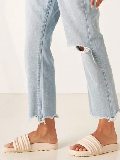 Buy Centrepoint Le Confort Women's Light Slipper and save 70% when you use Centrepoint coupon