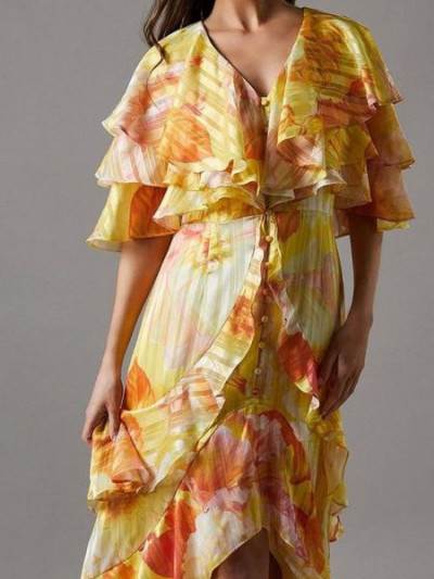 Get 77% off using Vogacloset coupon to buy Coast Fashion Maxi Dress with print and ruffles