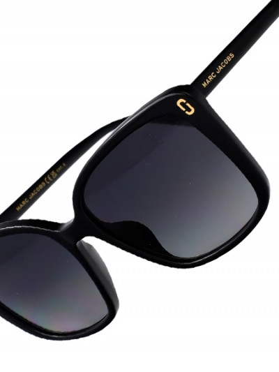 Last pair available at 95% off Marc Jacobs geometric sunglasses plus Farfetch promo code