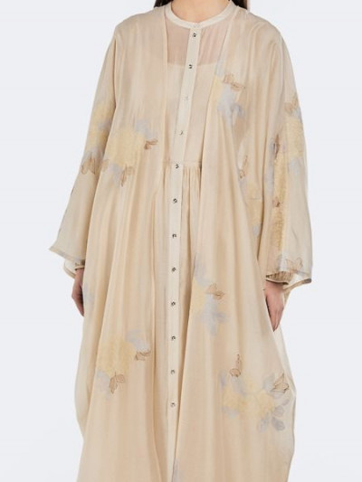 اشتر عباية ريفا مطرزة بأكمام دولمان واستخدمي كود خصم ريفا لتوفير 55%